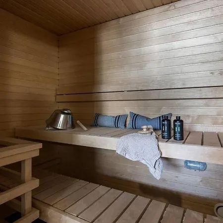 Spacious With Four Terrace, Sauna, Sea View * هلسنكي